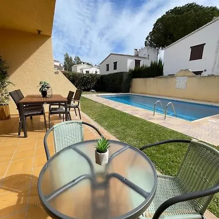 Lovely House On The Costa Brava With Pool L' Escala Buitenkant foto